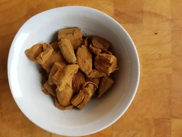 Dadlar i lakritspulver